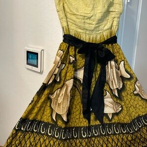 Women’s strapless dress, Size 6, with lining and side pockets, side zipper